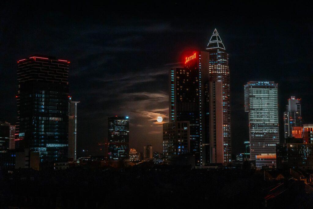 Frankfurter Skyline bei Nacht