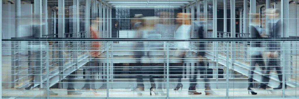Highspeed-Kommunikation im Unternehmen – Netzwerkstruktur mit LWL Stecker als Basis